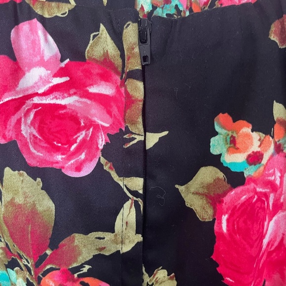 NWT - Ixia Blame Betty Inspired Floral Dress – Size S - Picture 4 of 7
